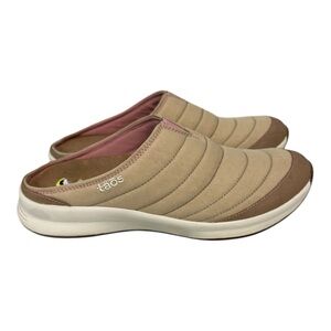 Taos right on slip on shoes tan size women’s 9